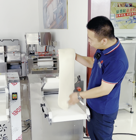 應該使用什么樣的壓面機進行揉面那？